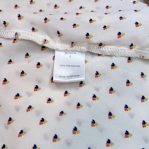 Papaya cute top in great condition! Size small 100% Polyester - Picture 5 of 7